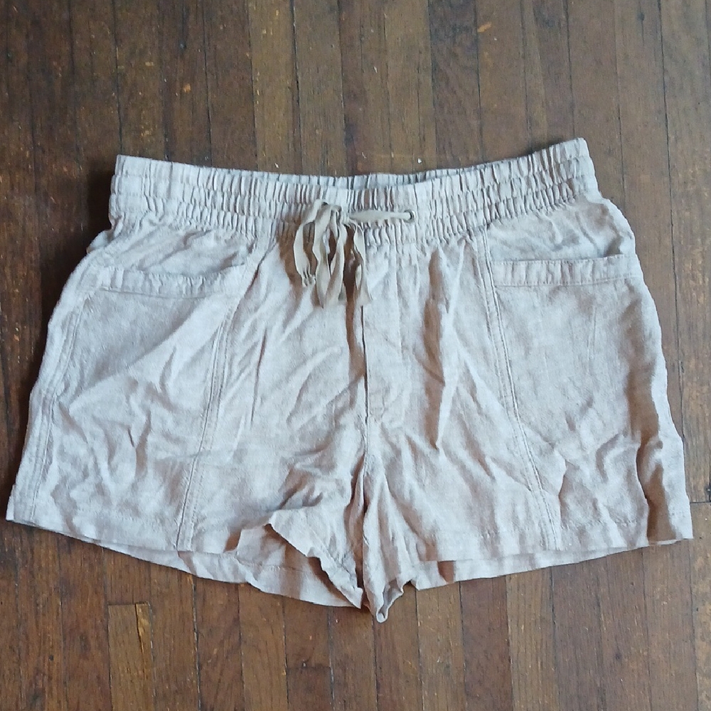 GAP Women's Light Tan Cargo Shorts